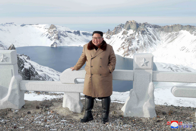 김정은 북한 국방위원장이 ‘백두산지구 혁명전적지들’을 돌아봤다고 4일 조선중앙통신이 보도했다. /연합뉴스