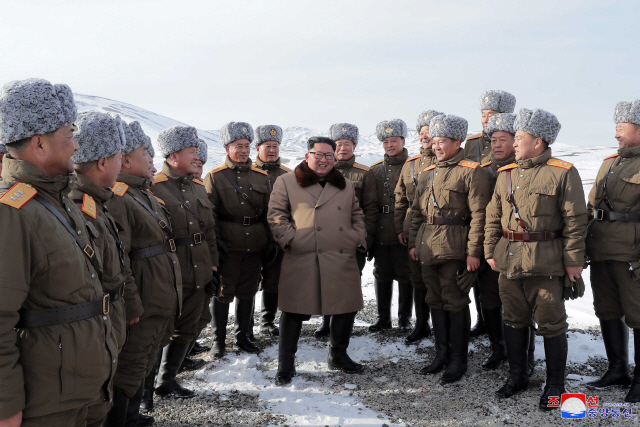 김정은 북한 국무위원장이 ‘백두산지구 혁명전적지들’을 돌아봤다고 4일 조선중앙통신이 보도했다. /연합뉴스