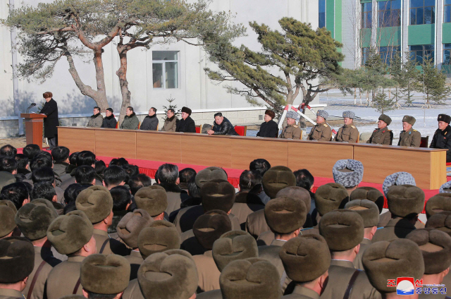 김정은 북한 국무위원장이 3일 중평남새온실농장과 양묘장 조업식에 참석했다고 4일 조선중앙통신이 보도했다./연합뉴스