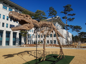 구글 본사 앞 공룡, 경북 도청에 나타난 까닭은?