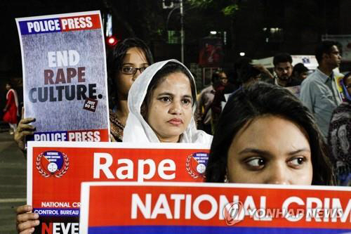 법원 가던 성폭행 피해자 몸에 불질러…인도 전역 '성폭행 근절' 시위