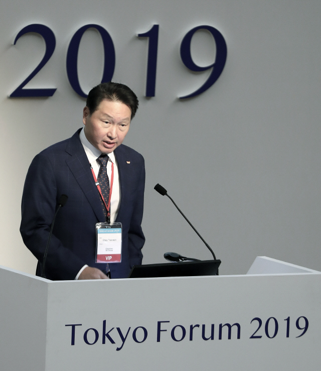 최태원 SK그룹 회장이 6일 일본 도쿄대에서 열린 ‘도쿄포럼 2019’ 개막식에서 연설을 하고 있다. /사진제공=SK