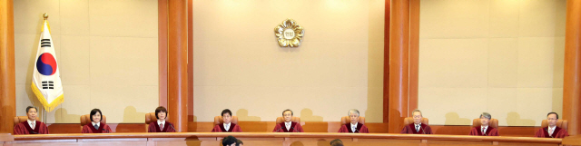 9명의 헌법재판소 재판관 전원이 법정에 출석해 의견을 듣고 있다. /연합뉴스