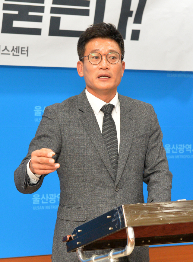 연이틀 검찰 조사 받은 김기현측 비서실장…'황운하, 의혹에 답해야'