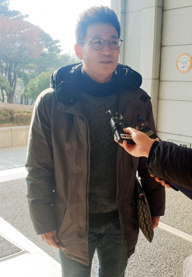 김기현 前시장 비서실장 연이틀 檢조사... '황운하, 의혹에 답하라'