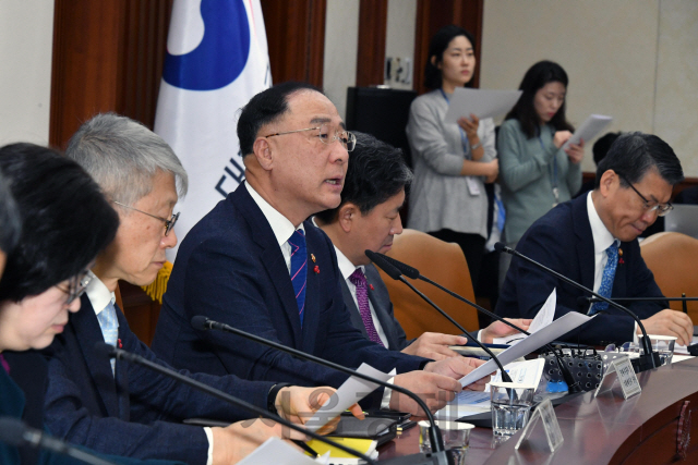 홍남기 '2028년까지 공공주택 2.2만호 공급'