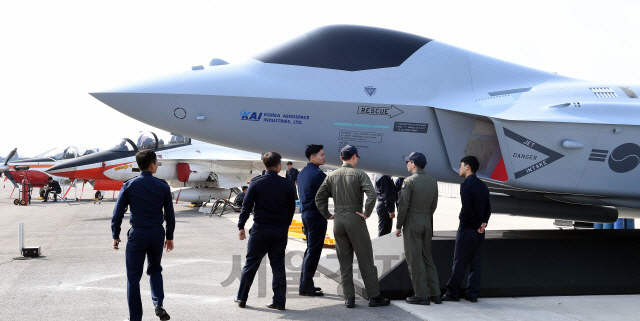 한화시스템, 한국형 전투기 첨단기술 개발 나선다