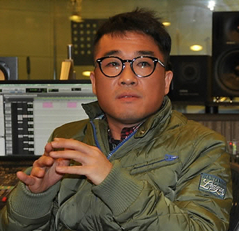 김건모, 방송에 이어 콘서트 취소