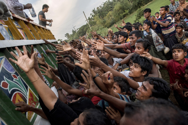 미얀마 '민주화의 상징' 아웅산 수치에 '노벨상 박탈해야' 비판 쏟아지는 이유는?
