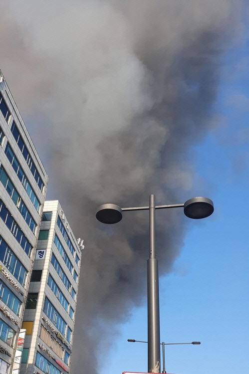 일산 8층규모 여성병원 건물서 불…300명 옥상 대피, 헬기로 구조