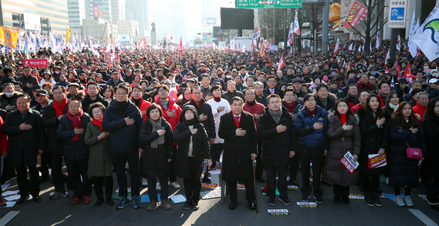 20만이 불타올랐다…자유한국당 광화문 집회 '文정권, 나라망친 책임져라'