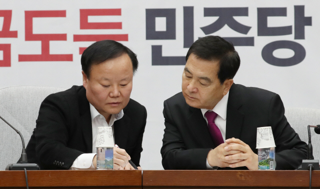 [단독]한국당 “선거법 원안 상정 땐 표결 참여하겠다”
