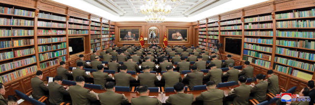 김정은, 중앙군사위 회의 '자위적 국방력 강화 논의'...크리스마스 선물 윤곽 드러내나