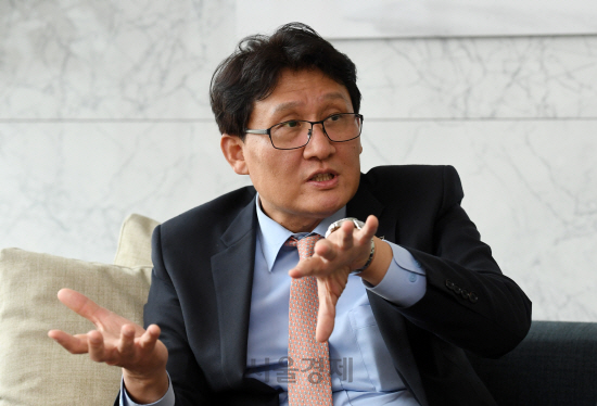 봉 대표는 “내년 서울에서 진행될 가장 기대되는 개발 사업은 용산 국제업무지구 단위 사업”이라며 정부 주택 정책과 관련해서는 “풍선효과가 나타날 수 있다”고 말했다./권욱기자