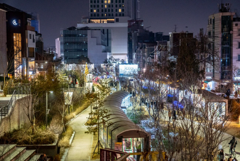 지난해 열린 마포구 경의선책거리 겨울빛축제의 모습. /사진제공=마포구