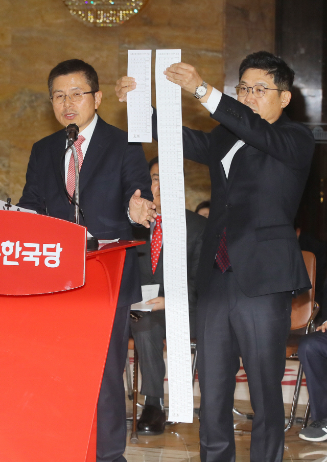 '결사 반대' 외친 한국당...'비례한국당' 카드로 맞불