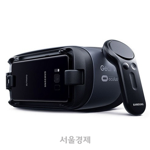 삼성의 기어 VR 헤드셋./사진제공=삼성전자