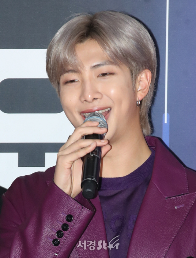 인사하는 방탄소년단 RM (2019 SBS 가요대전)