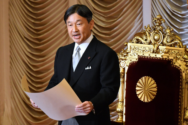 나루히토 일왕이 10월4일 임시국회 개회식에서 연설하고 있다./도쿄=AFP연합뉴스
