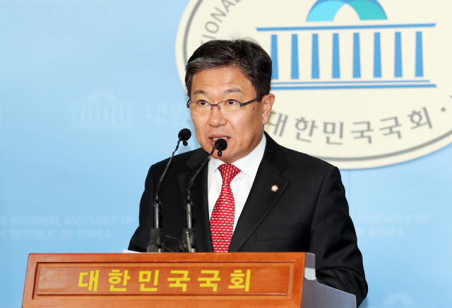 윤상직 의원 불출마 선언 “한국당 새 인재로 젊어져야 한다”