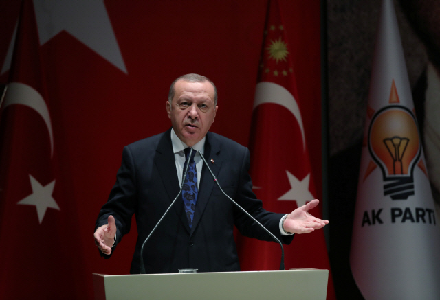 26일(현지시간) 레제프 타이이프 에르도안 터키 대통령이 수도 앙카라에서 열린 집권 정의개발당 행사에서 연설하고 있다. /앙카라=로이터연합뉴스