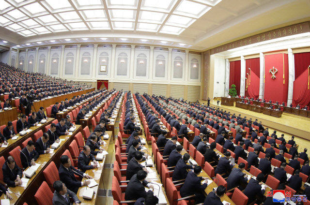 30일 북한 노동당 제7기 제5차 전원회의가 삼일째 평양에서 열렸다고 조선중앙통신이 31일 보도했다./연합뉴스
