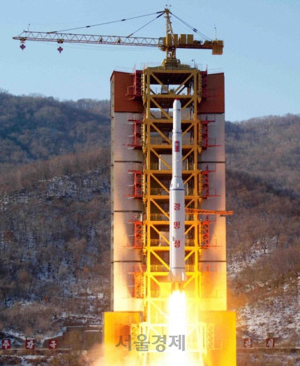 김정은 '충격적인 실제 행동 넘어갈 것'...핵 및 ICBM 시험 재개 예고