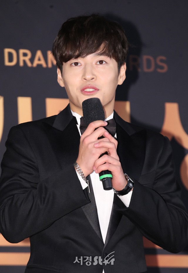 강하늘, 최우수상 수상 (2019 KBS 연기대상)