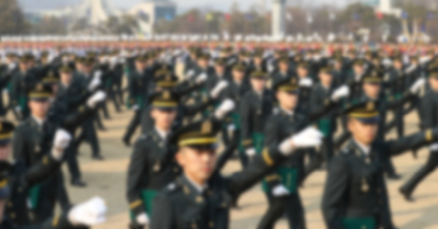 육군사관학교 화랑연병장에서 열린 2019 육군사관학교 제75기 졸업 및 임관식에서 졸업생도들이 행진하고 있는 모습./연합뉴스