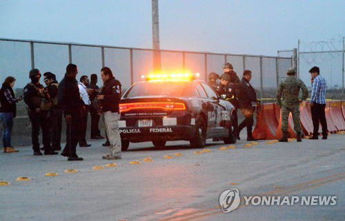 미국 입국 막힌 멕시코 30대 남성, 국경 다리서 극단적 선택./EPA=연합뉴스