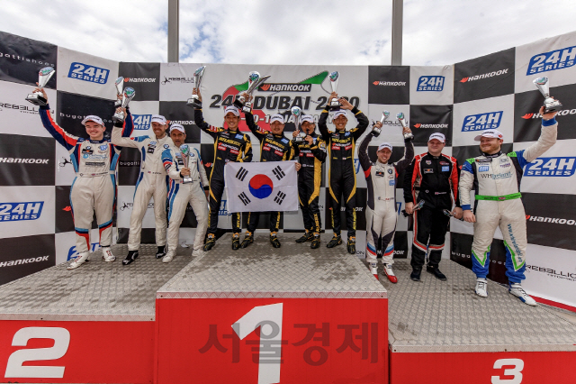 한국타이어 후원 경주팀 '24시 시리즈' 개막전 우승