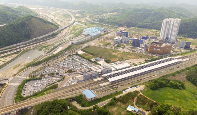 울산시 울주군 삼남면에 위치한 KTX울산역. 역 앞으로 테마 쇼핑몰이 있는 복합환승센터가 들어설 예정이다. /사진제공=울산시