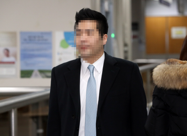 현대가 3세 정현선씨가 15일 서초구 서울고등법원에서 열린 항소심 선고 공판에 출석하고 있다. /연합뉴스