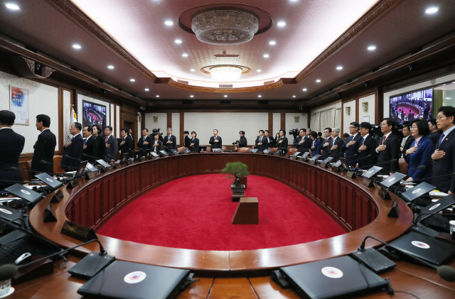 정세균 총리, 첫 국무회의 메시지도 '경제 활성화'