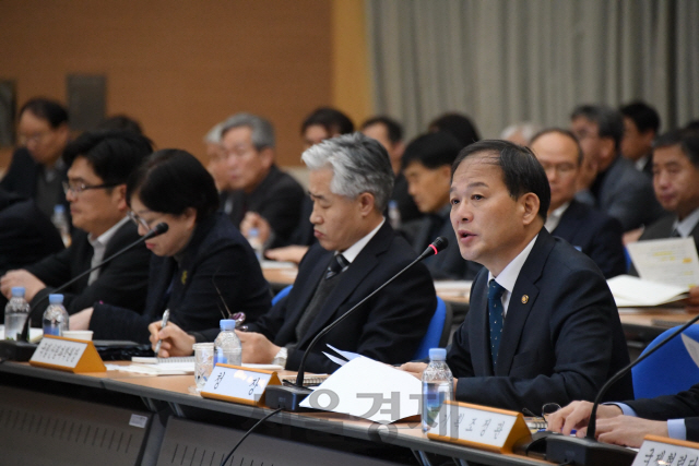 박종호(사진 오른쪽 첫번째) 산림청장이 전국 산림관계관 회의를 주재하고 있다. 사진제공=산림청