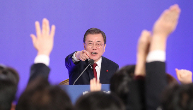 '文 기자회견 비판' 황교안 '조국 변호, 국민 속 뒤집어…또다시 국민 좌절시켜'