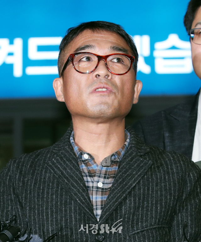 '성폭행 혐의' 조사 마친 김건모