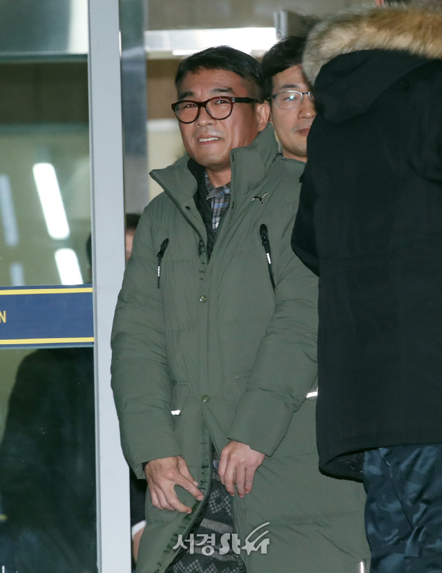 김건모 '성폭행 의혹' 경찰 조사 종료