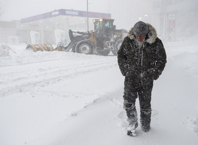 캐나다 동부에 최악의 눈폭풍…적설량 75cm