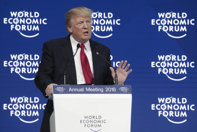 도널드 트럼프 미국 대통령이 지난 2018년 1월26일 스위스 다보스에서 열린 제48회 세계경제포럼(WEF)에서 연설하고 있다. /블룸버그 자료사진