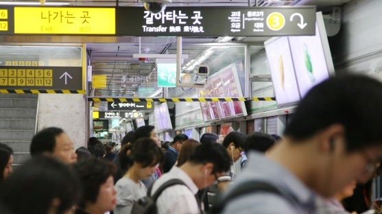 '출근길 대란 없다'…서울지하철 파업 극적으로 피했지만 갈등의 불씨 '여전'