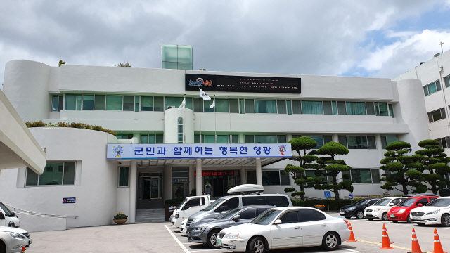 中企연봉 수준 치닫는 지자체 '현금 복지'