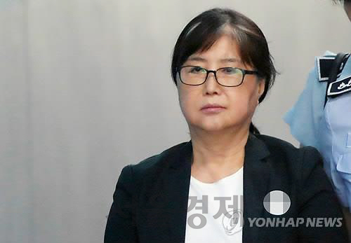 재판받다 열 오른 '비선실세'... 파기환송심서 징역 25년 구형