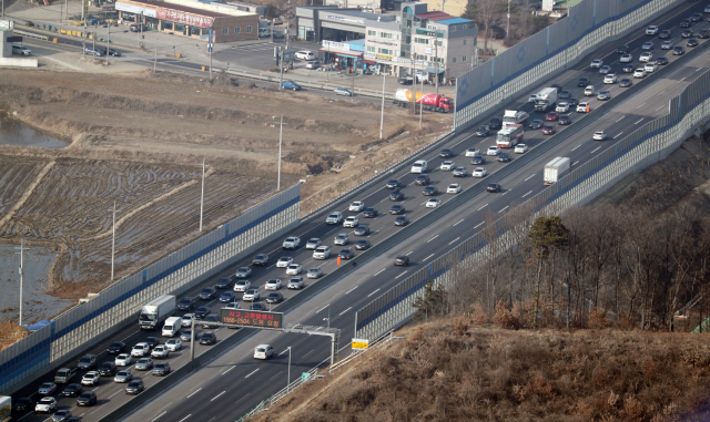 '귀경길' 정체 오후 3~5시 고비...내일 오전2시께 해소