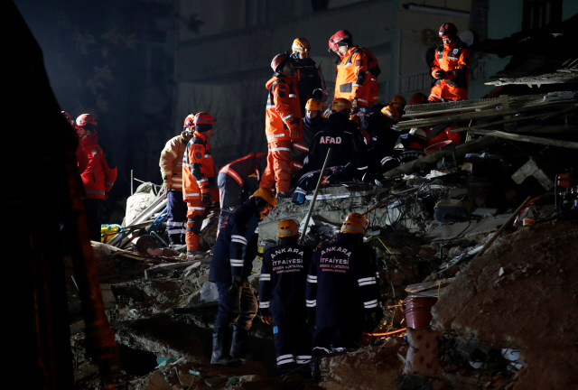 터키 동부 지진 피해 확산...사망자 29명·부상자 1,466명