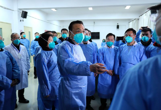 시진핑 '인력·물자 총동원' 지시에도…'10만명 감염' 비관론 커져