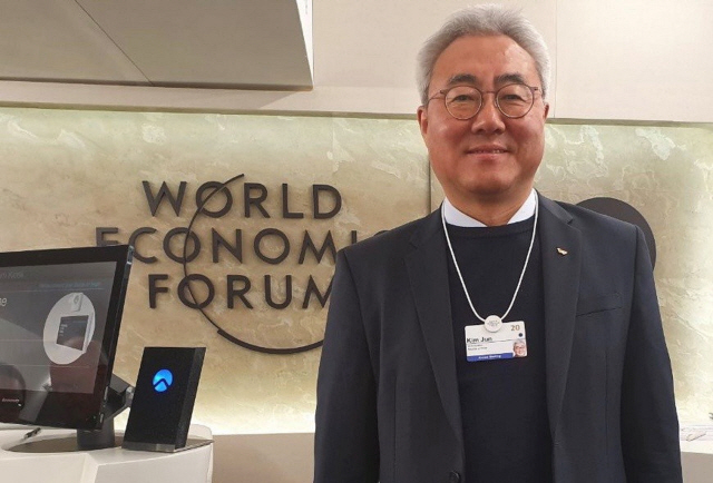 김준 SK이노베이션 총괄사장이 23일(현지시간) 스위스 다보스에서 열린 세계경제포럼(WEF)에 참석해 기념촬영을 하고 있다. /사진제공=SK이노베이션