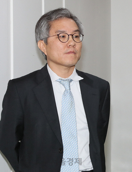 최강욱 靑비서관 사건, 서울중앙지법 단독 재판부 배당