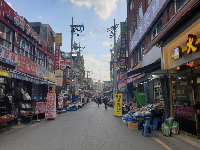 서울 영등포구 대림동 대림중앙시장이 한산한 모습을 보이고 있다./한동훈기자