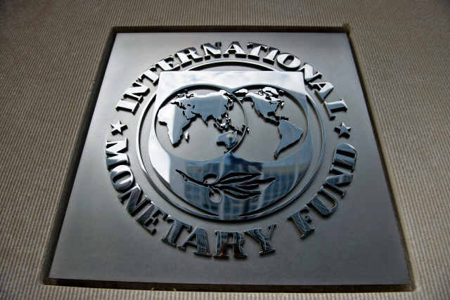미국 워싱턴 DC에 위치한 국제통화기금(IMF) 본부에 걸린 로고 /AFP연합뉴스